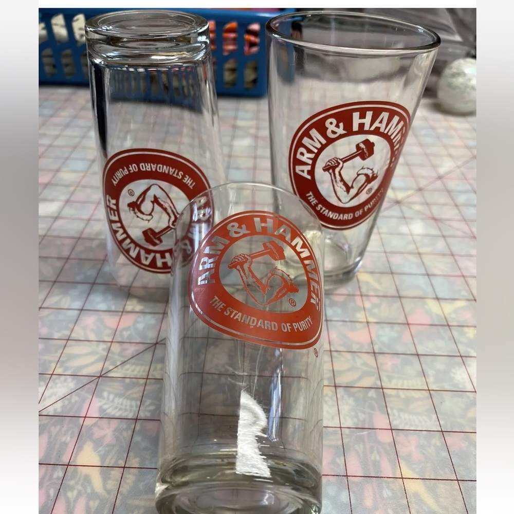 Arm and Hammer glass set of three Vintage EUC